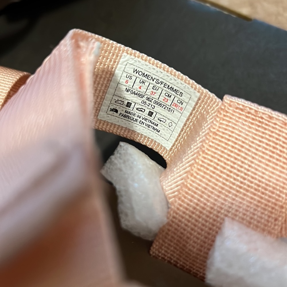 North Face NIB light pink Skeena sandals - Picture 10 of 15